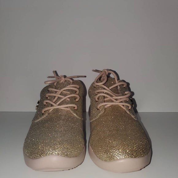 GUESS Gavin Sneakers - Picture 2 of 7